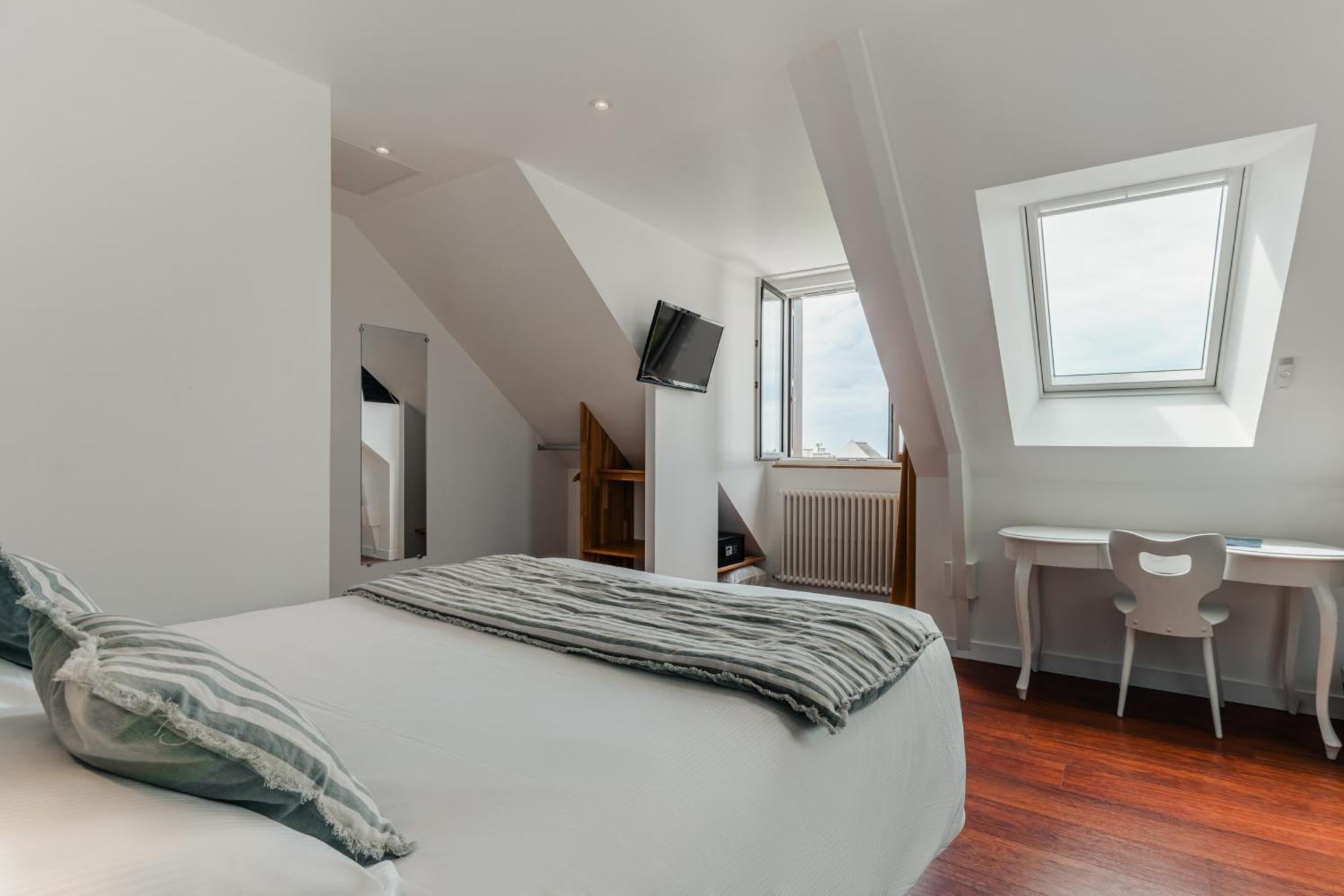 Hotel De La Citadelle Lorient 3*